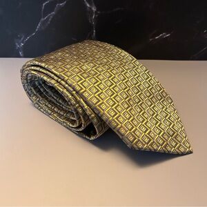 XMI Platinum Silk Luxurious Gold Geometric 61” Tie